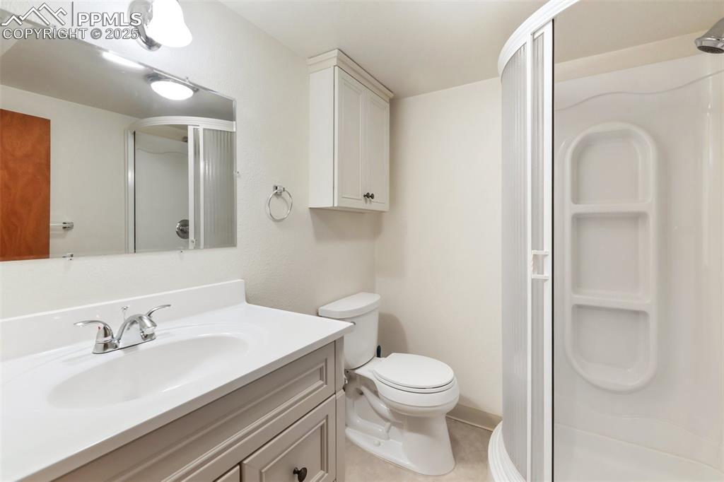 Image 29 of 45: Bathroom