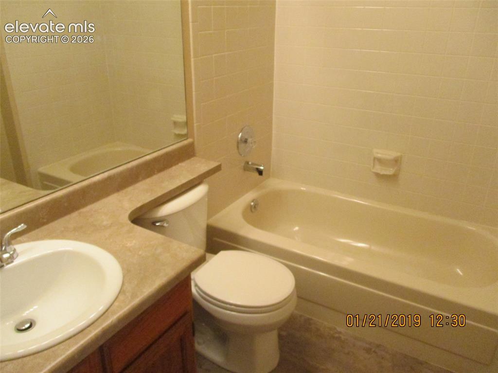 Image 12 of 23: Bathroom
