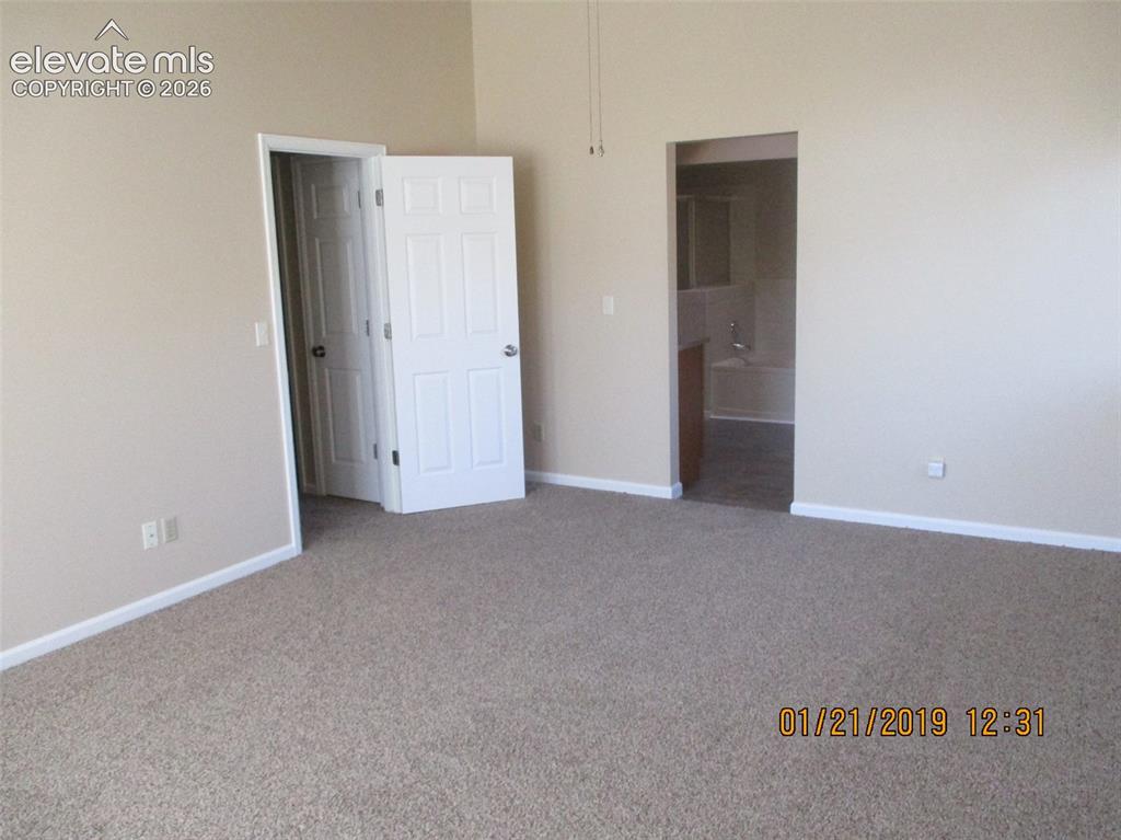 Image 14 of 23: Bedroom