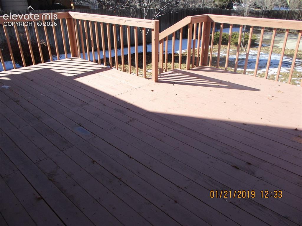Image 21 of 23: Deck