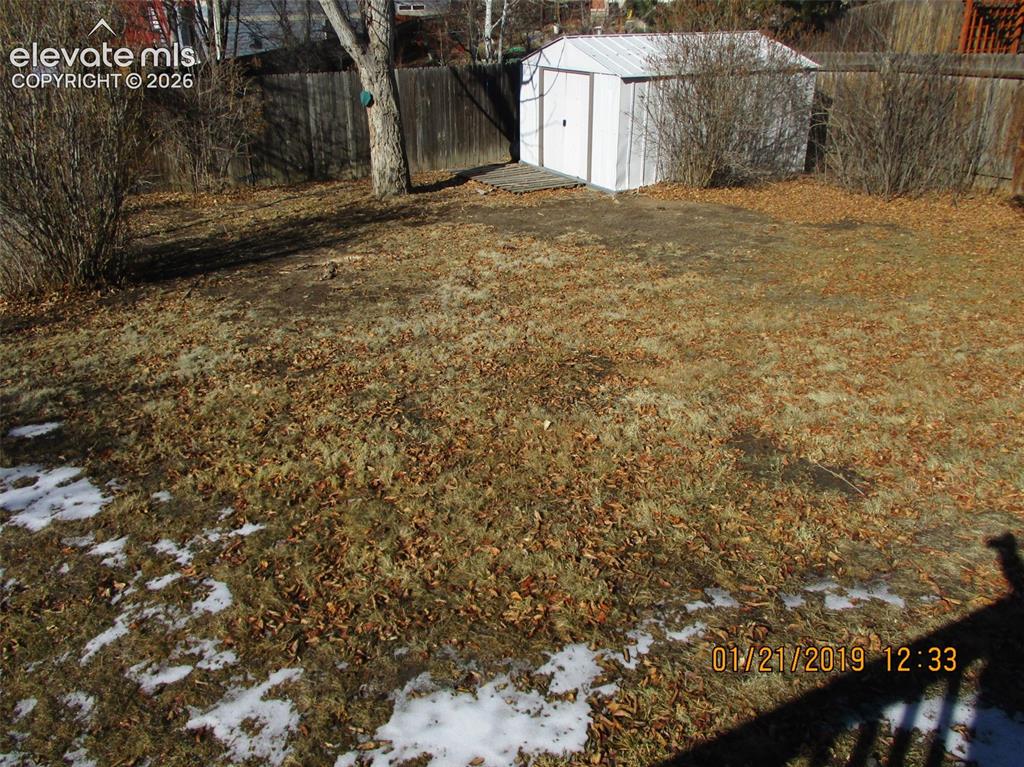 Image 22 of 23: Yard