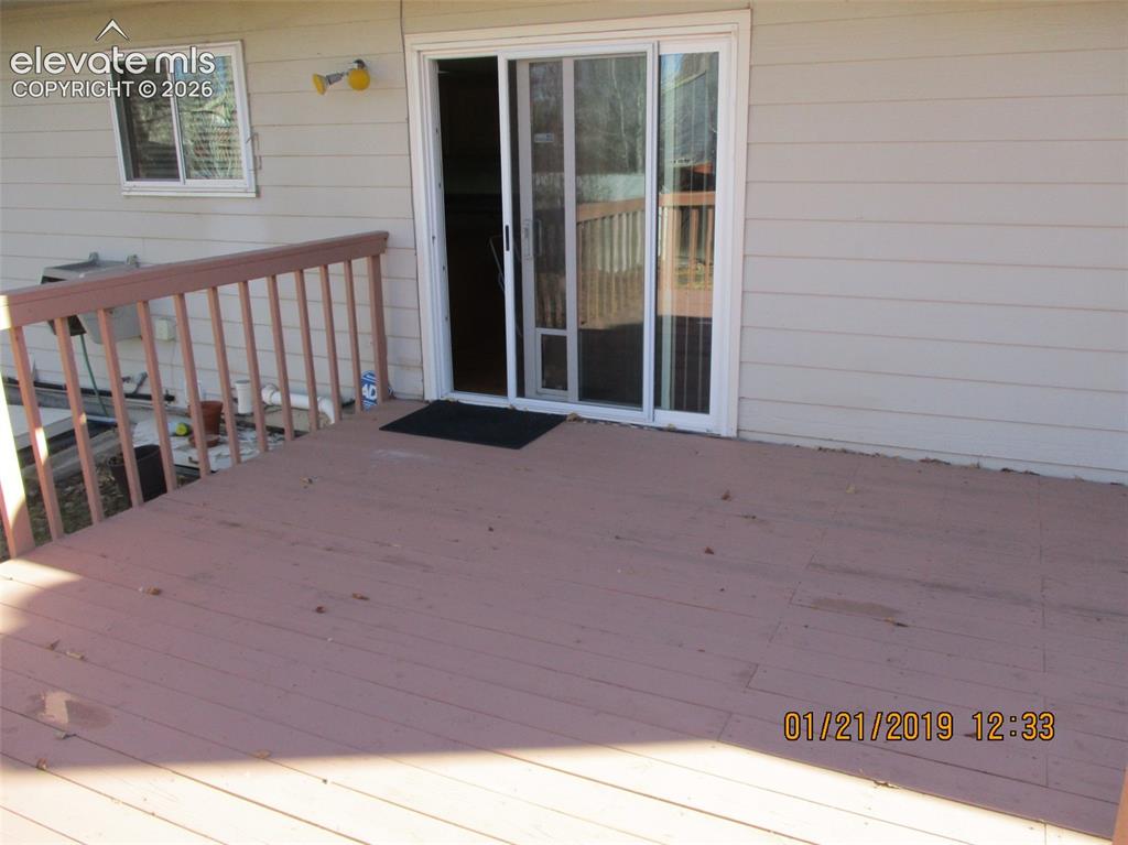 Image 23 of 23: Deck