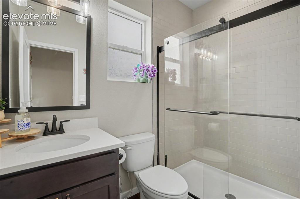 Image 7 of 34: Bathroom
