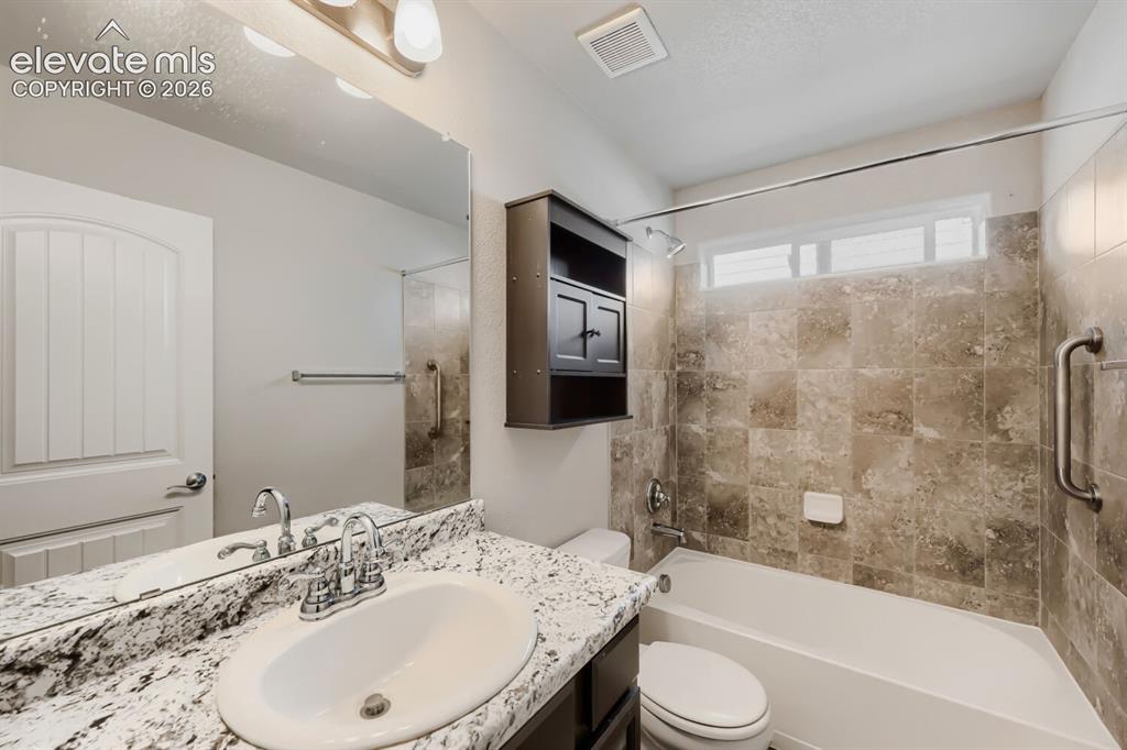 Image 10 of 22: Bathroom