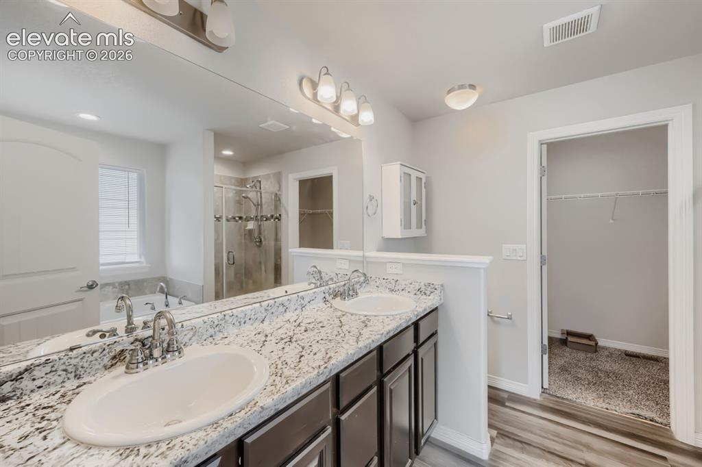 Image 11 of 22: Bathroom