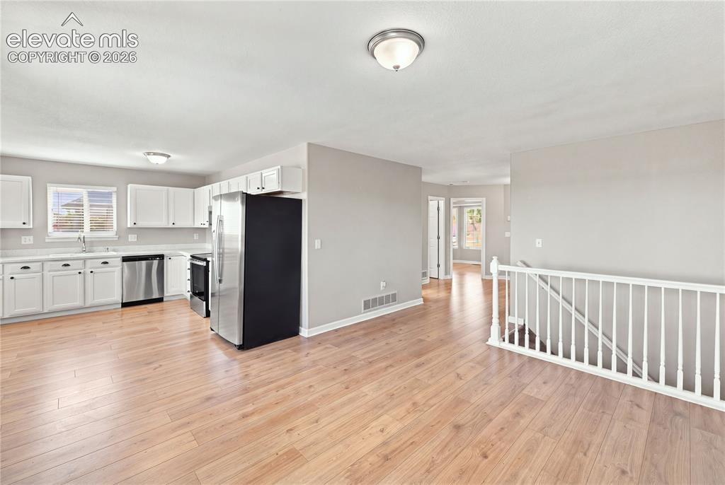Image 14 of 50: Living Room