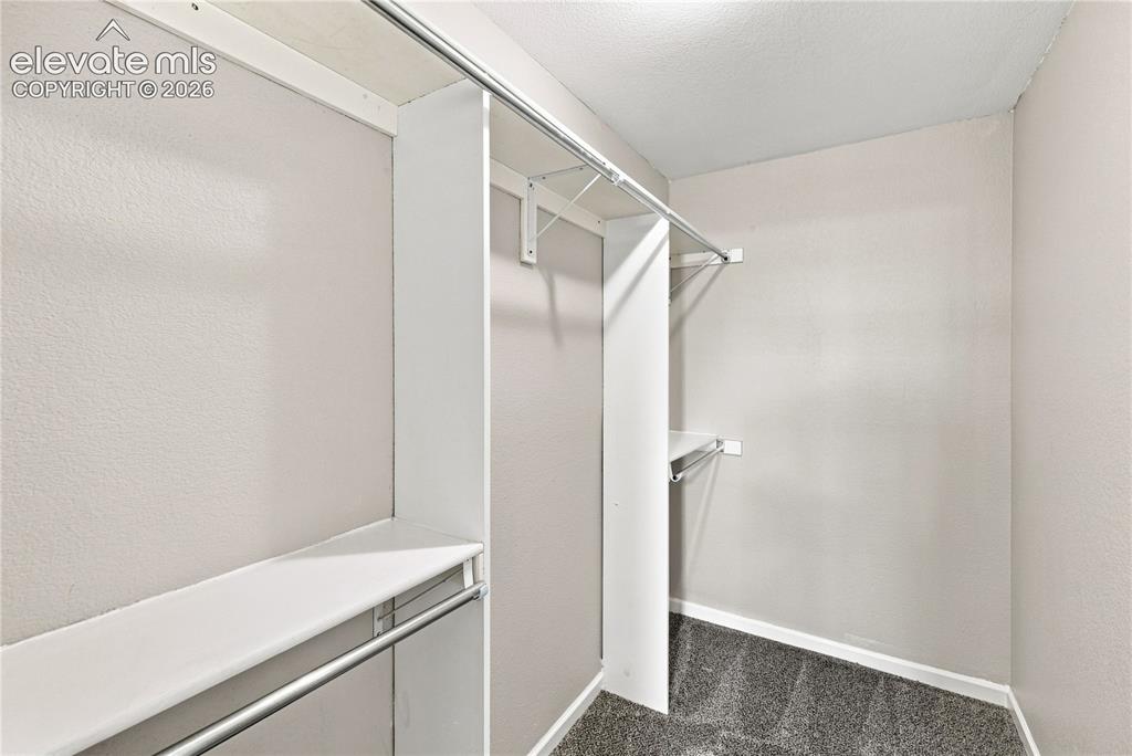 Image 25 of 50: Walk-In Closets
