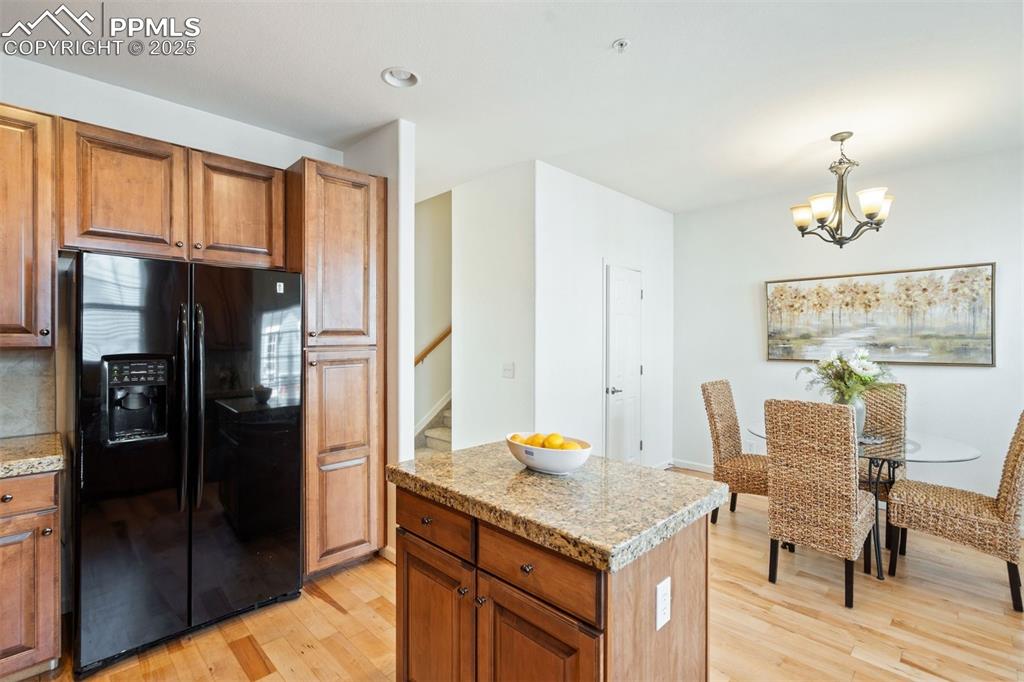 Image 19 of 43: Kitchen