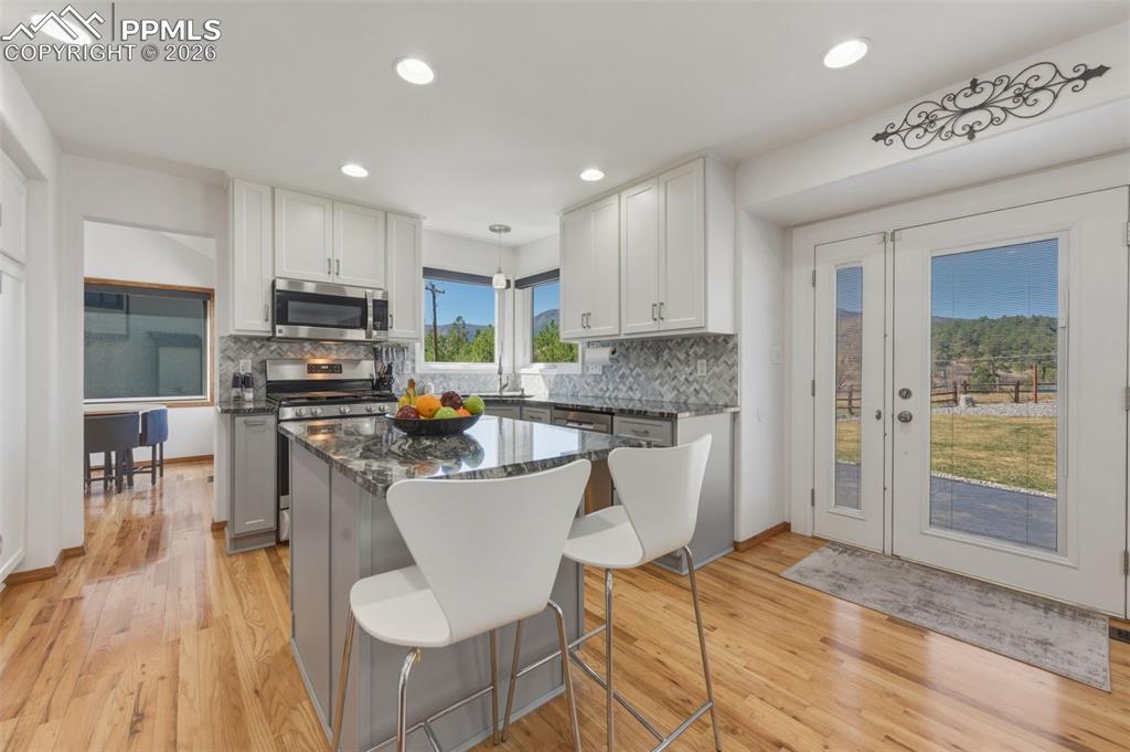 Image 10 of 39: Dining Area