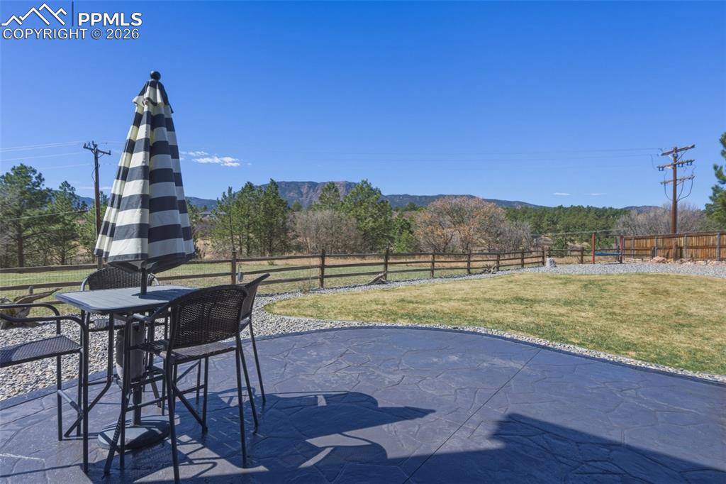 Image 12 of 39: Kitchen