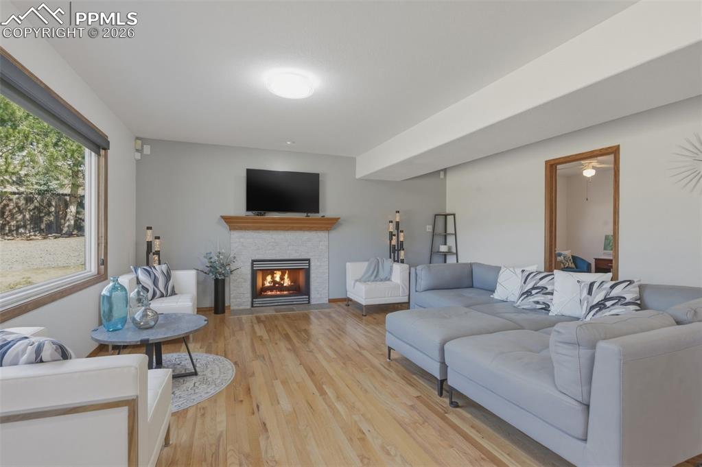 Image 13 of 39: Kitchen