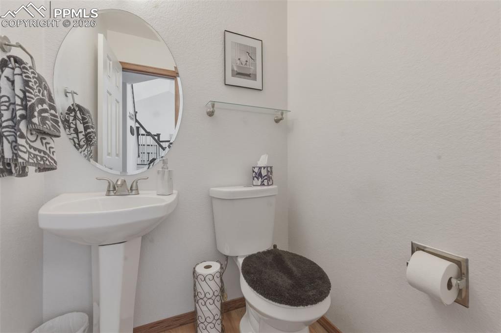 Image 17 of 39: Living Room