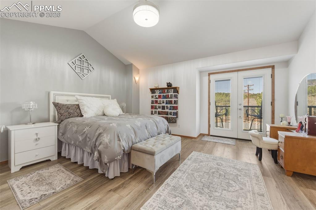 Image 19 of 39: Office