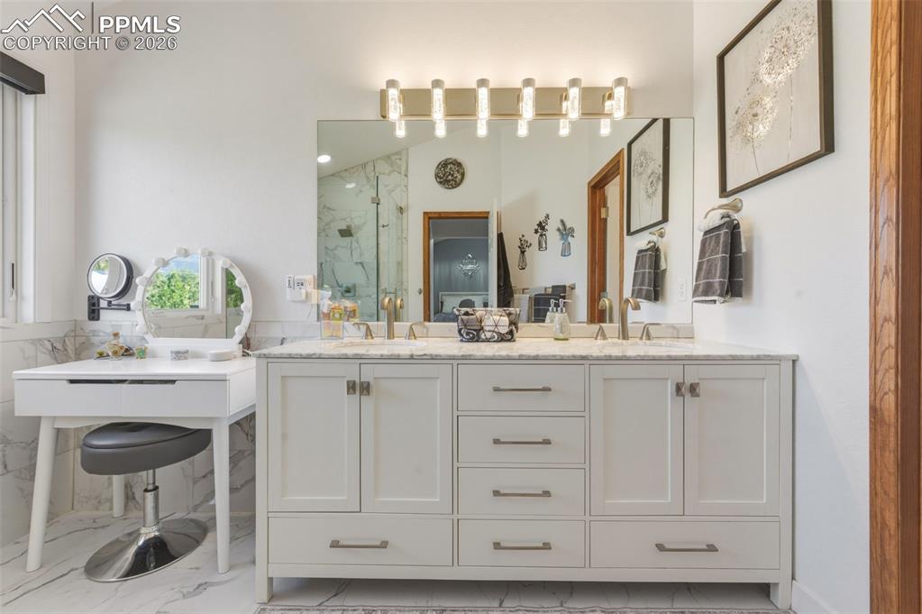 Image 23 of 39: Balcony