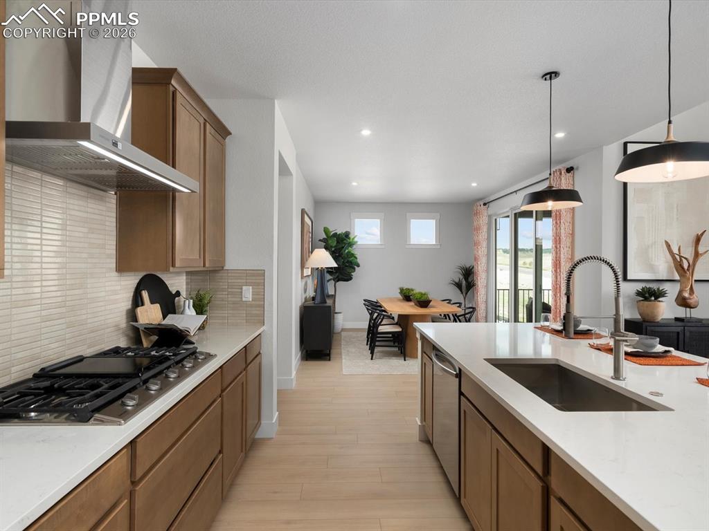 Image 11 of 40: Kitchen