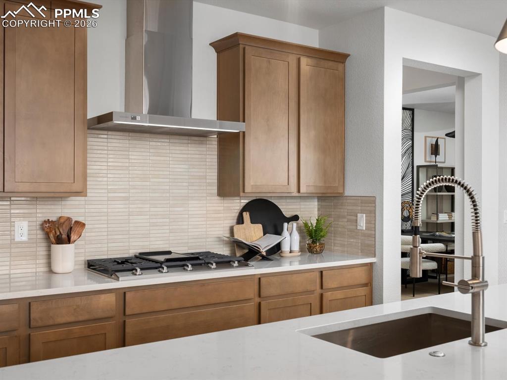 Image 13 of 40: Kitchen