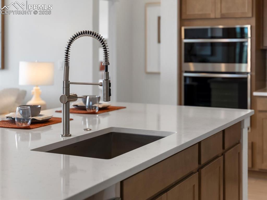 Image 14 of 40: Kitchen