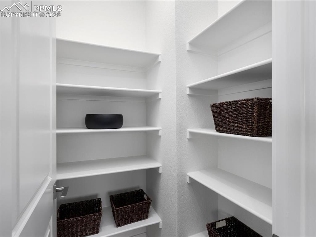 Image 21 of 40: Pantry