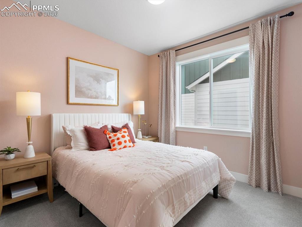 Image 27 of 40: Bedroom