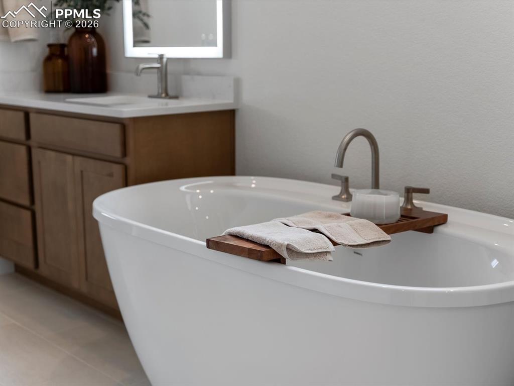 Image 31 of 40: Bathroom