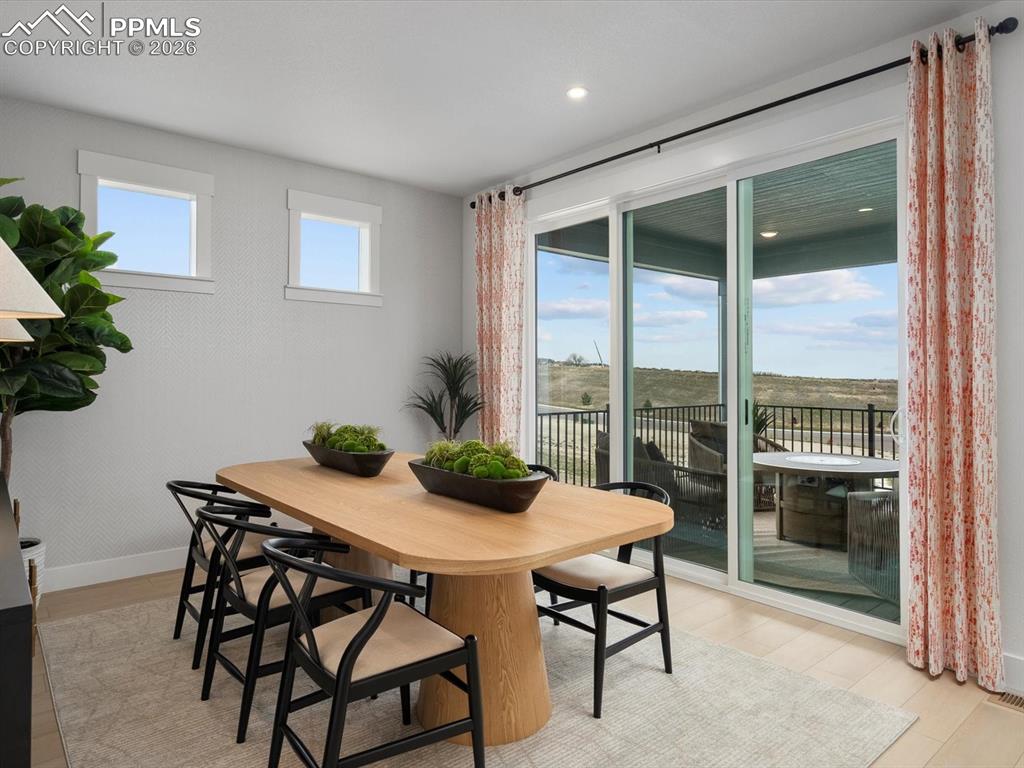 Image 7 of 40: Dining Area