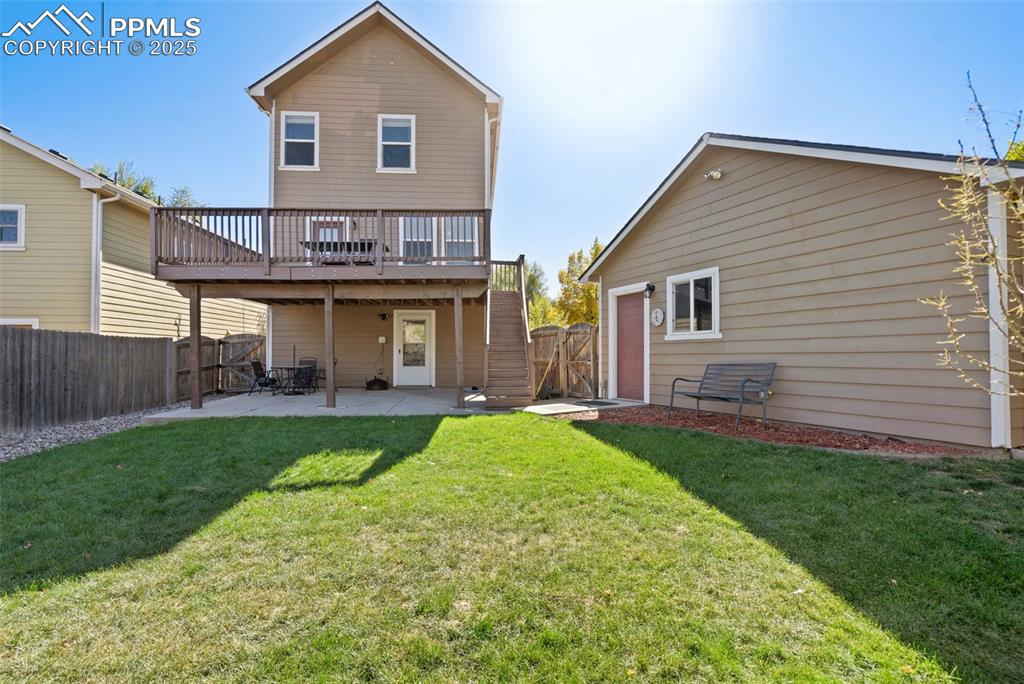 Image 23 of 33: Back of Structure