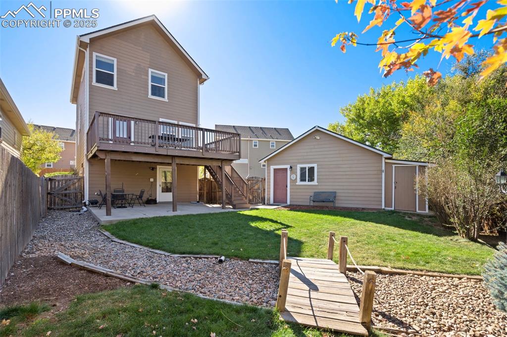 Image 24 of 33: Back of Structure