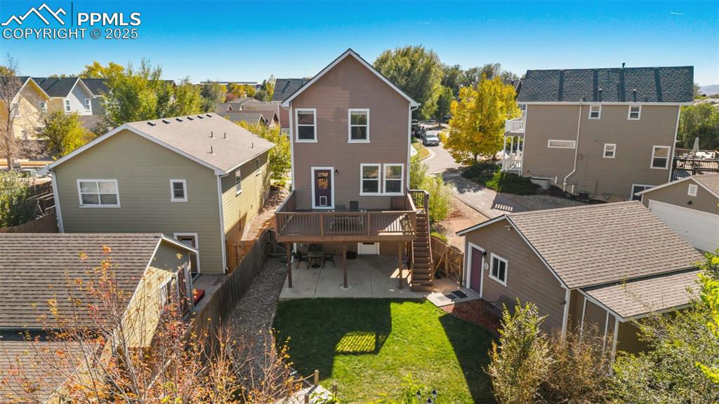 Image 30 of 33: Facing the back of the home