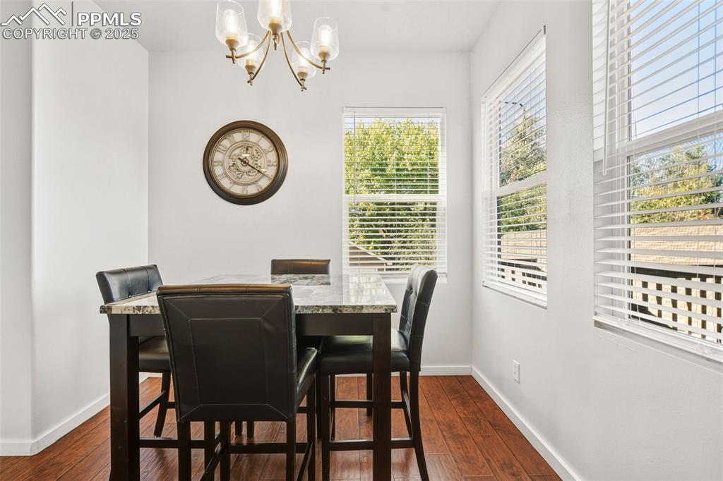 Image 5 of 33: Dining Area