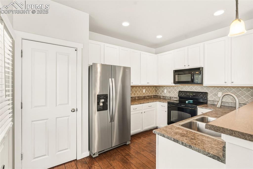 Image 7 of 33: Large pantry