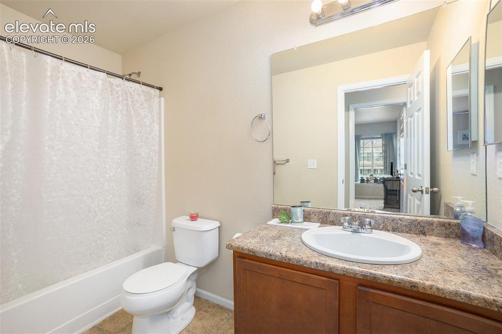 Image 11 of 30: Bathroom