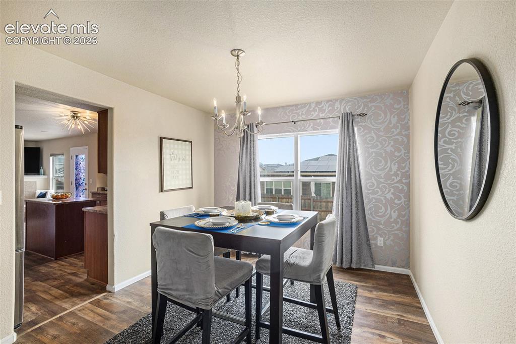 Image 15 of 30: Dining Area