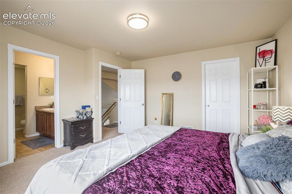 Image 7 of 30: Bedroom