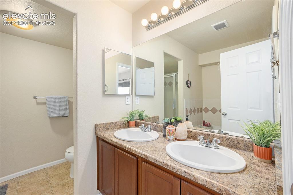 Image 8 of 30: Bathroom
