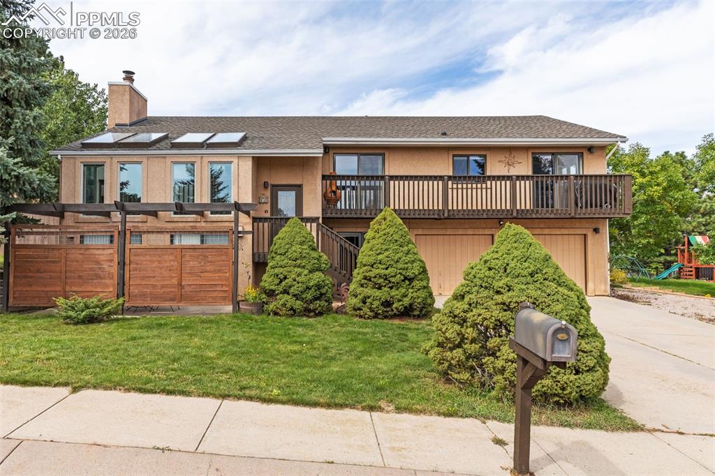 Image 10 of 45: Front of Structure