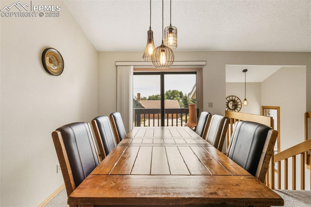 Image 18 of 45: Dining Area