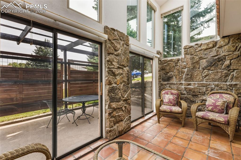 Image 22 of 45: Atrium