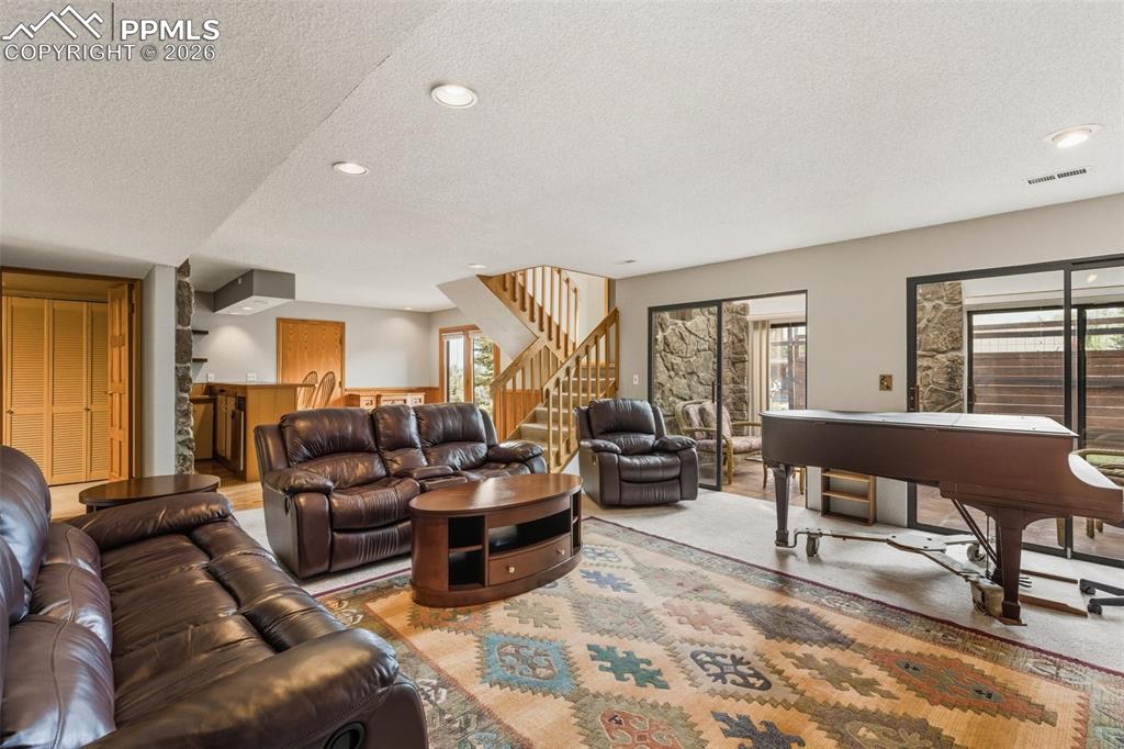 Image 34 of 45: Family Room