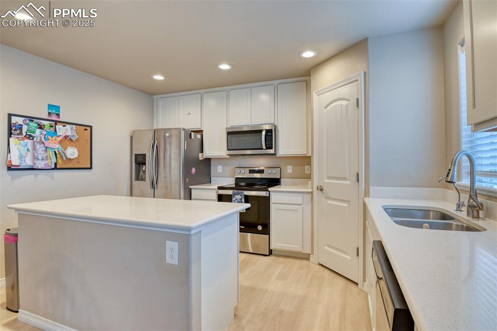 Image 17 of 42: Kitchen