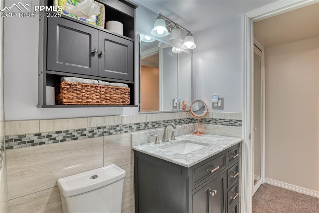 Image 24 of 42: Bathroom