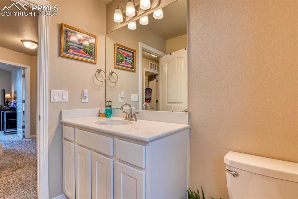 Image 27 of 42: Bathroom