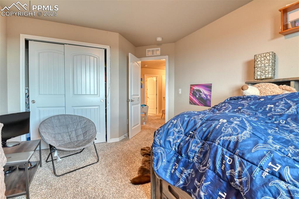 Image 33 of 42: Bedroom