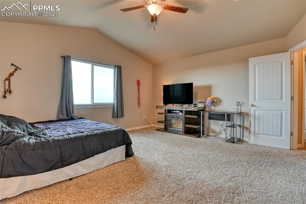 Image 36 of 42: Bedroom