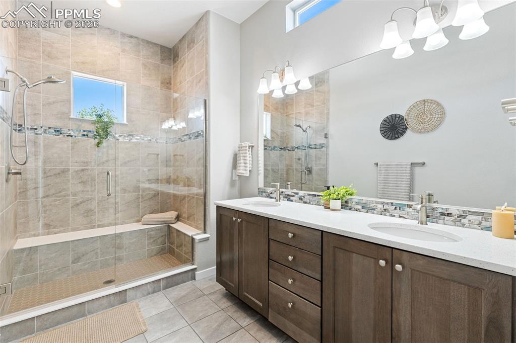 Image 17 of 46: Primary ensuite bathroom