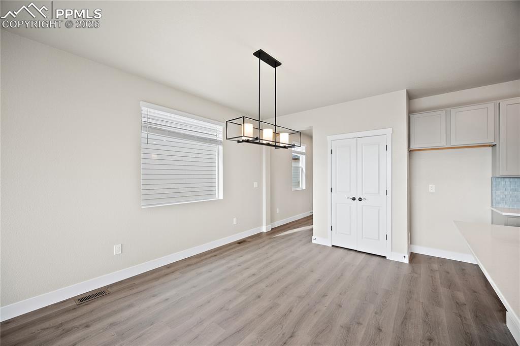 Image 14 of 35: Dining Area