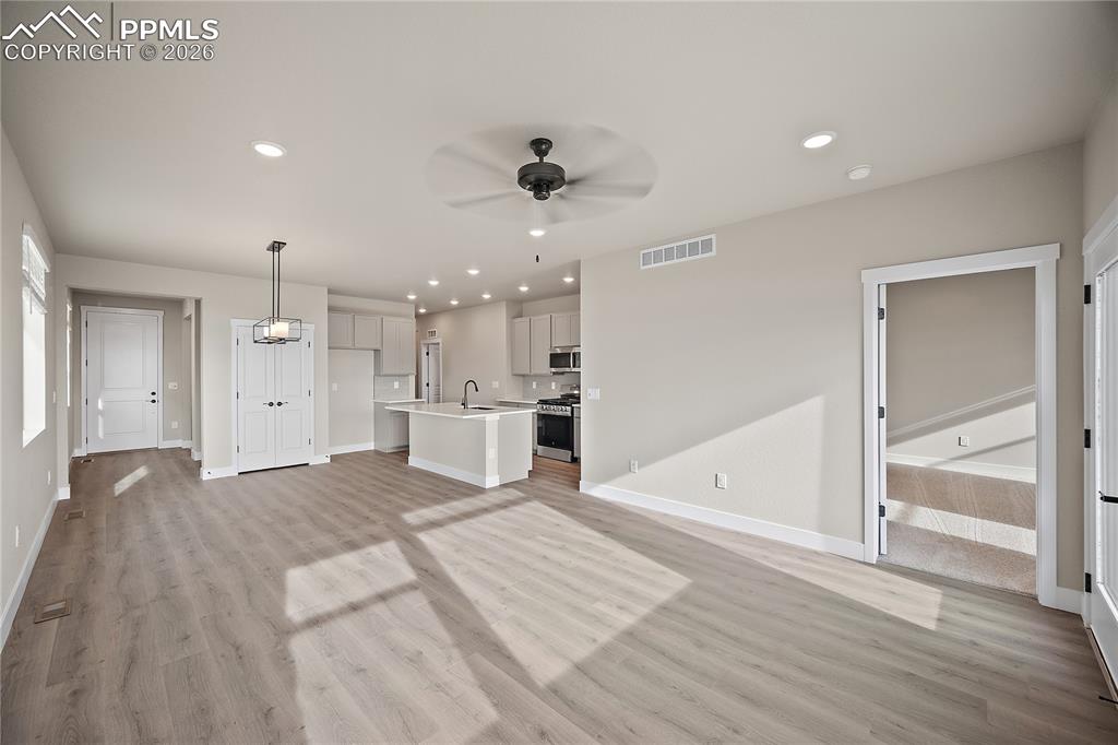 Image 18 of 35: Living Room