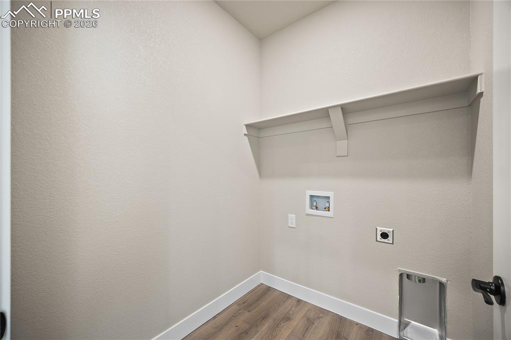 Image 26 of 35: Laundry