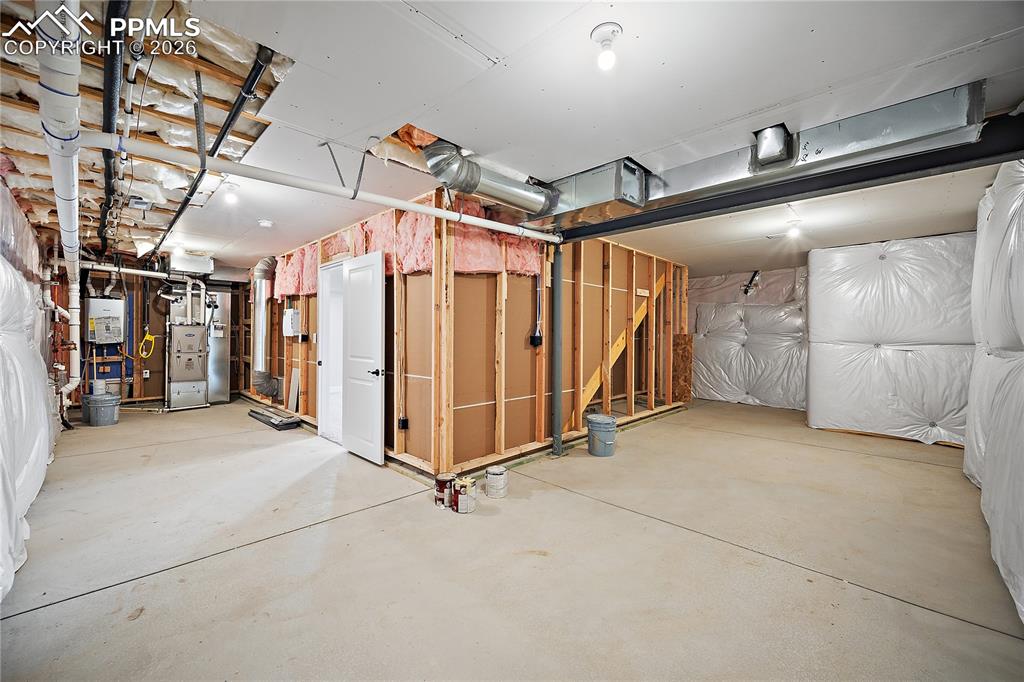 Image 35 of 35: Garage