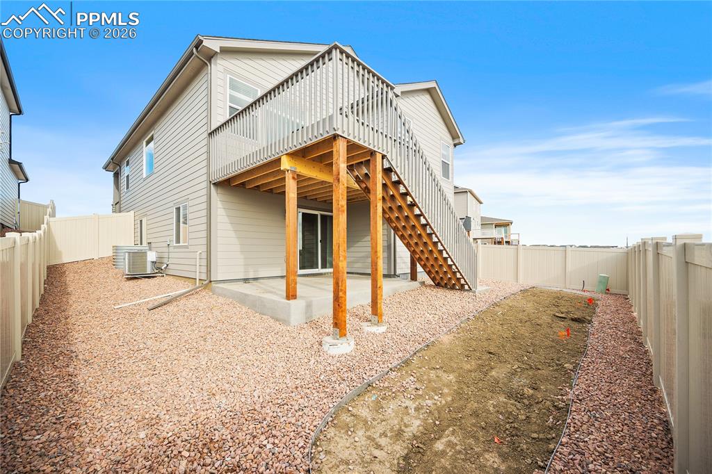 Image 5 of 35: Back of Structure