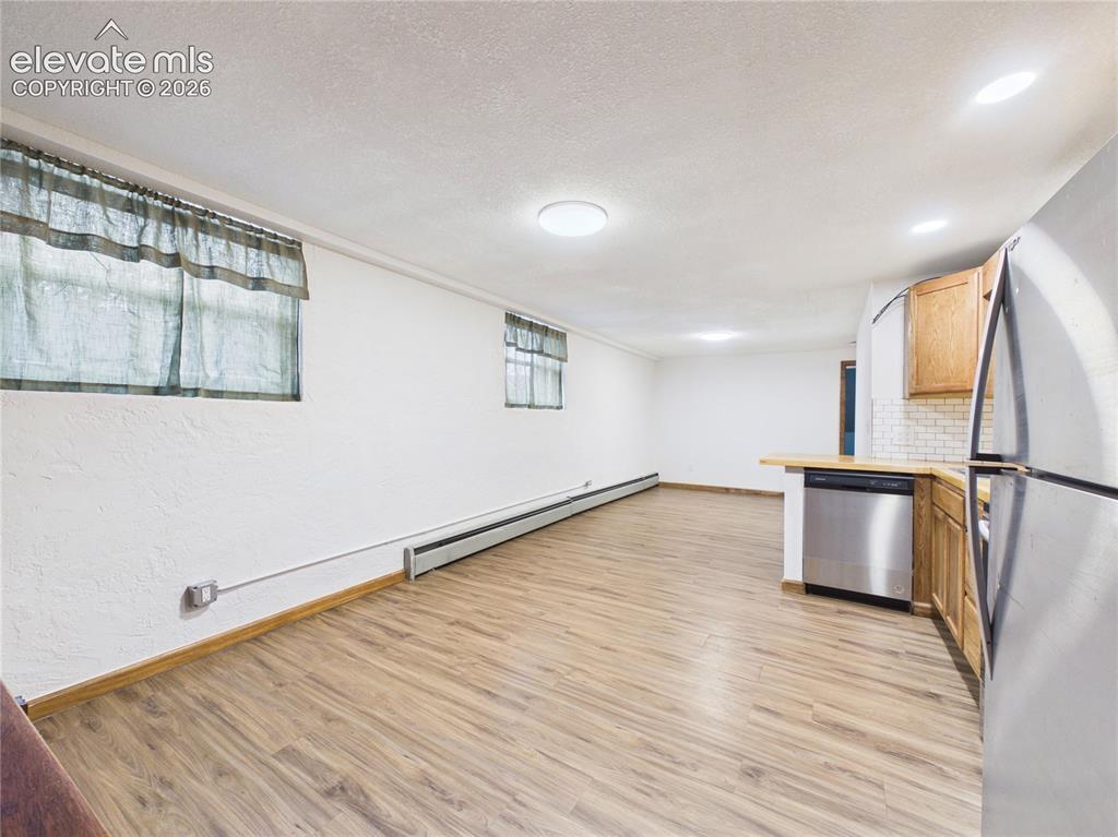 Image 11 of 41: Kitchen